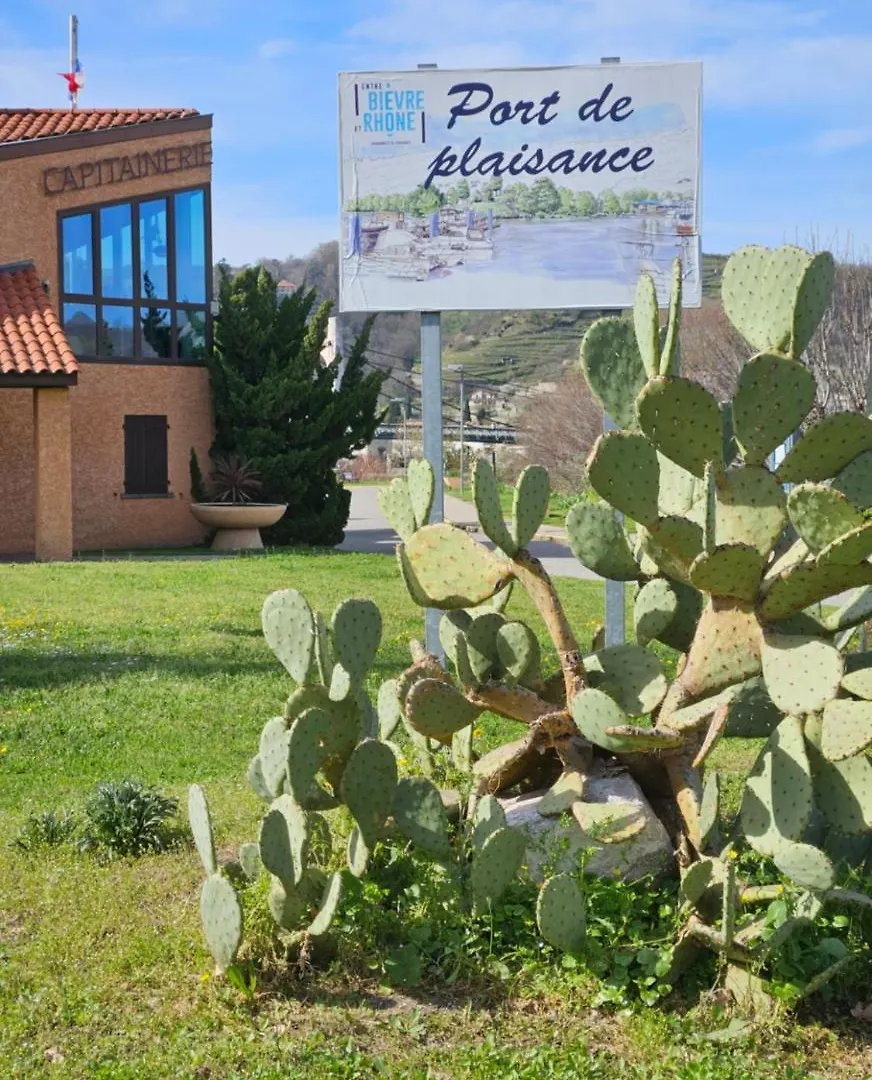 Campsite Les Bords Du Rhone Hotel Condrieu